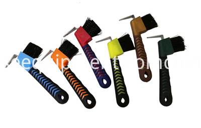 кирка для лошадей с мягкой ручкой (1) horse hoof pick with soft handle (1)